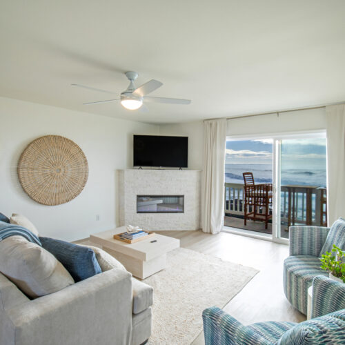 The Black Sands Inn  | 9 |  Deluxe Suite | Oceanfront| Jacuzzi | Grand Opening