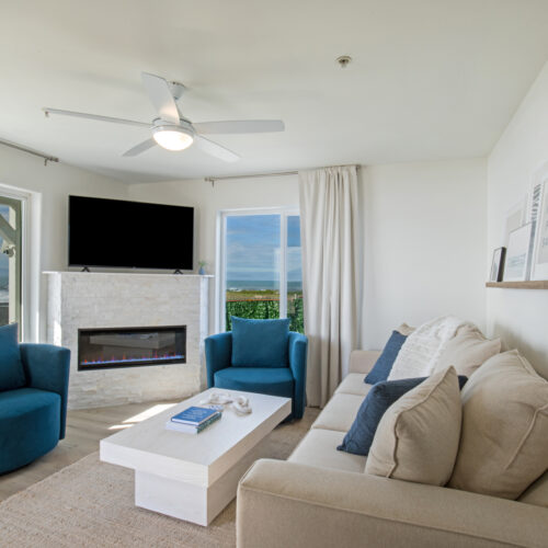 The Black Sands Inn  | 7 |  Brand New ༄ Oceanfront Suite w/ Jacuzzi