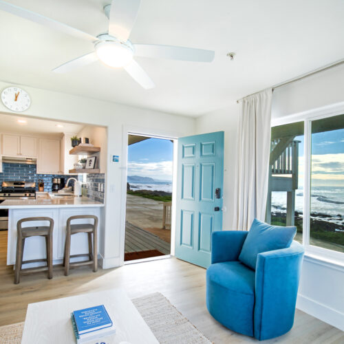 The Black Sands Inn  | 7 |  Brand New ༄ Oceanfront Suite w/ Jacuzzi