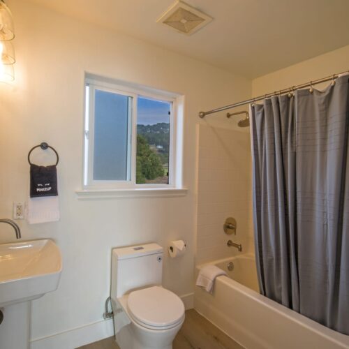 The Black Sands Inn  | 3 |  Oceanfront King l Newly Renovated l Jacuzzi