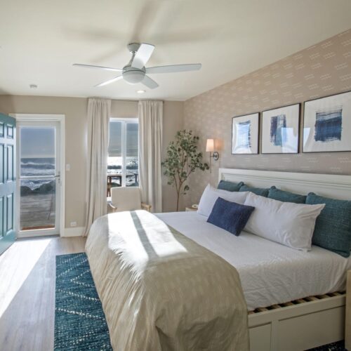 The Black Sands Inn  | 2 |  Oceanfront King | Jacuzzi