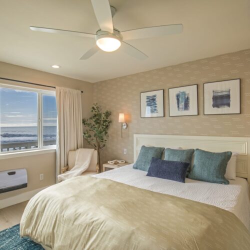 The Black Sands Inn  | 3 |  Oceanfront King l Newly Renovated l Jacuzzi