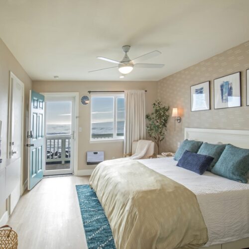 The Black Sands Inn  | 3 |  Oceanfront King l Newly Renovated l Jacuzzi